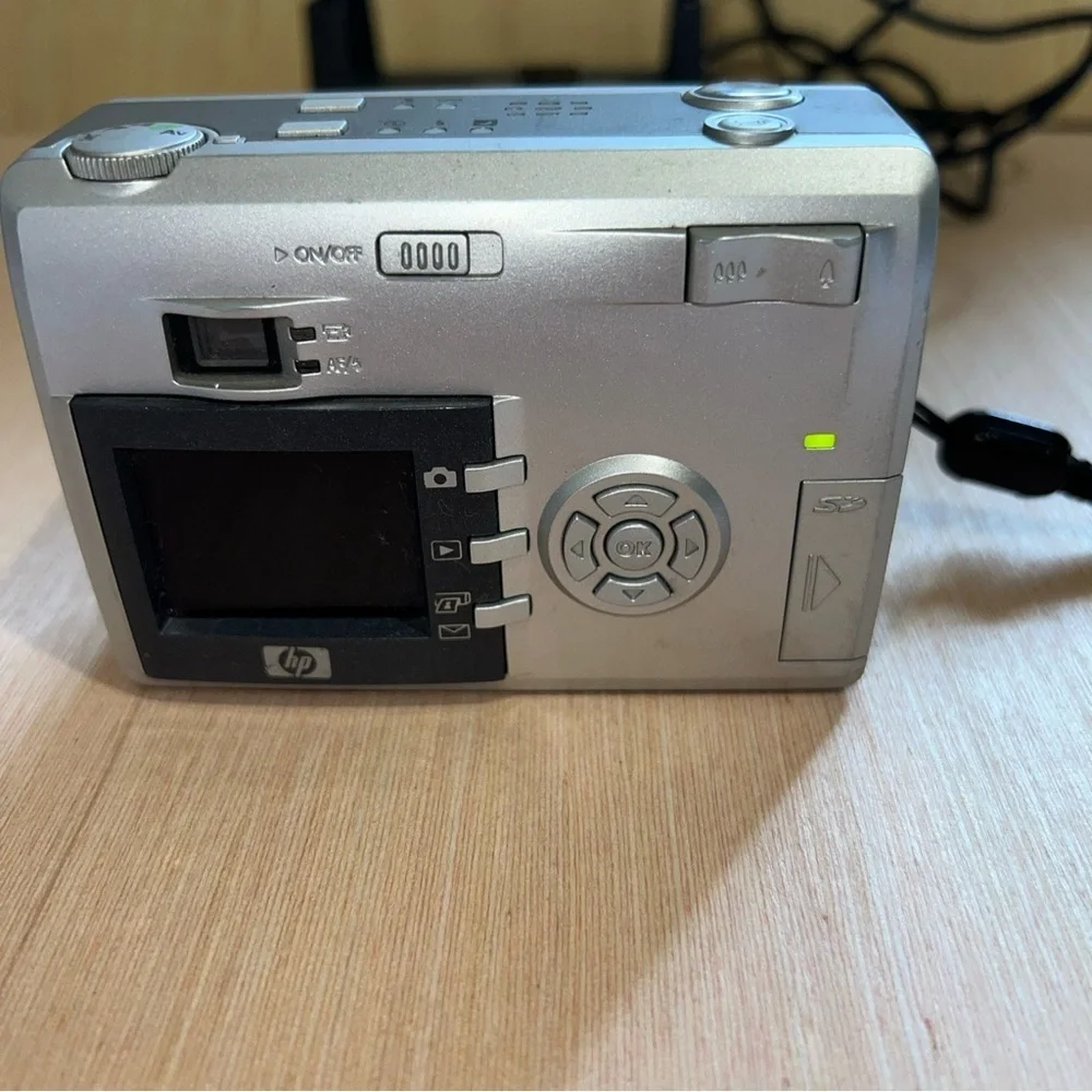 HP Photosmart 8886 Camera Tested w/Docking Station Untested Turns On-Read Below